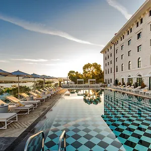 Brown Beach House & Spa Трогир